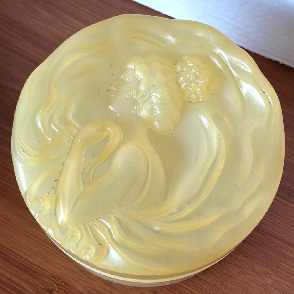 Vintage art deco design powder dish.   Yellow